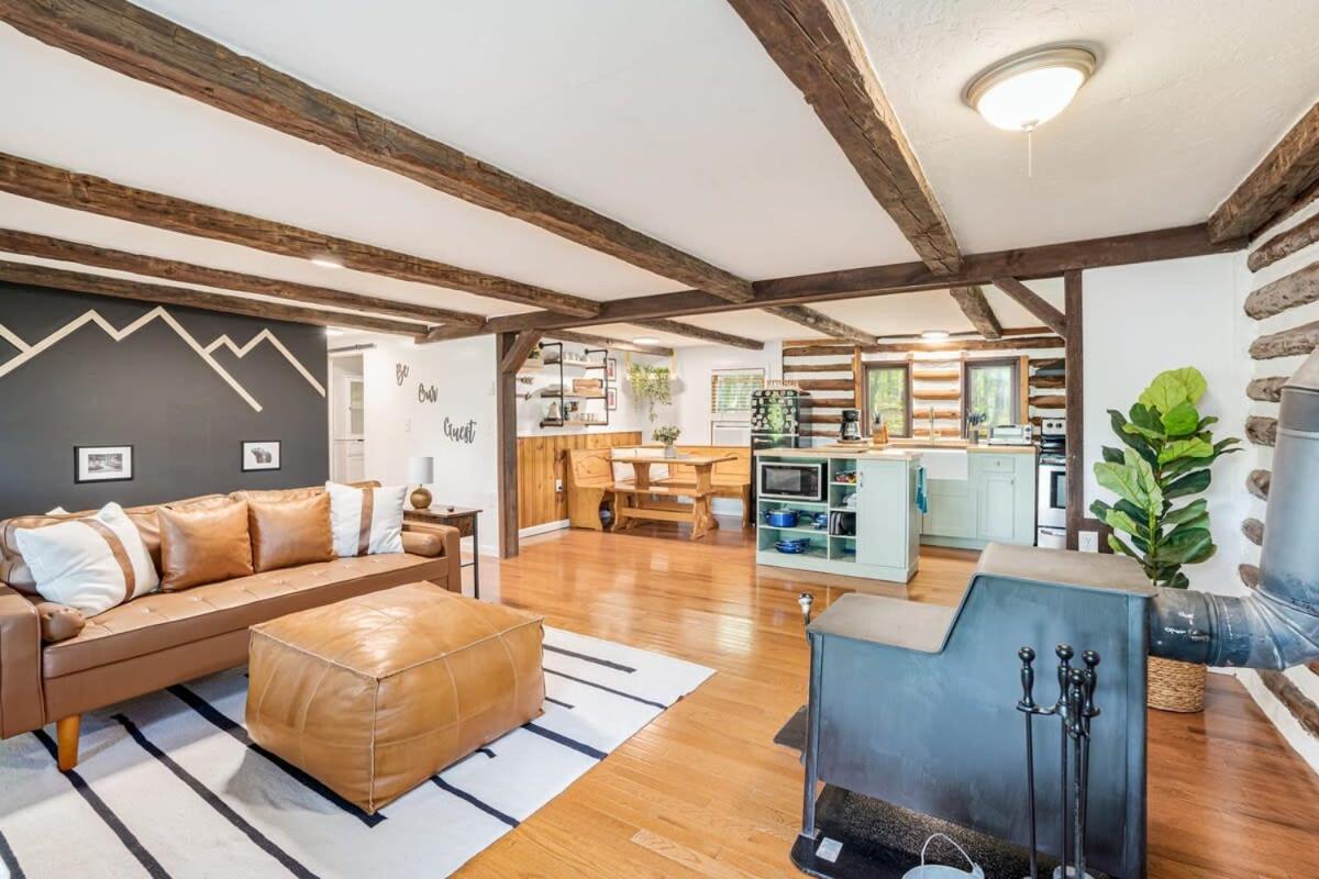 Modernized Log Cabin W Hot Tub Fire Pit & Views Berkeley Springs Eksteriør bilde