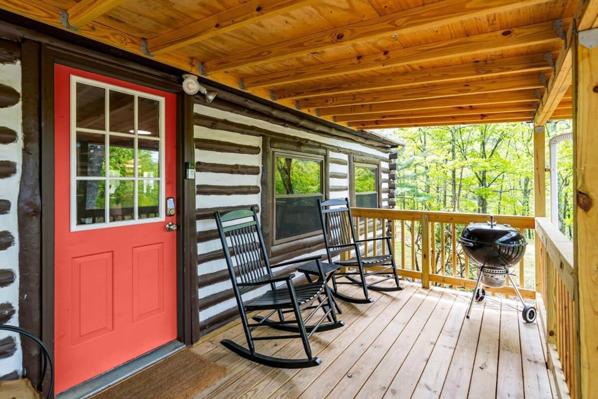 Modernized Log Cabin W Hot Tub Fire Pit & Views Berkeley Springs Eksteriør bilde